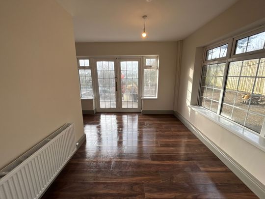 Hole in The Wall Road, Clongriffen, Dublin 13 - Photo 1