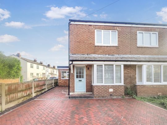 Middlewood Road, Aughton - Photo 1