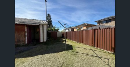 Updated 4 Bedroom Family Home, In A Prime Location! - Photo 3