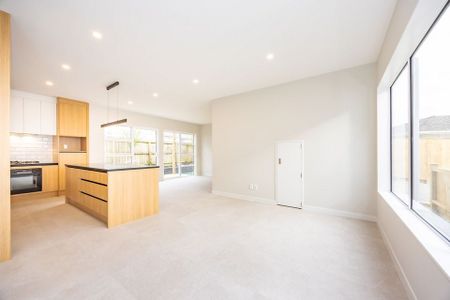 Charming 3BR New Build in Birkenhead - Photo 4