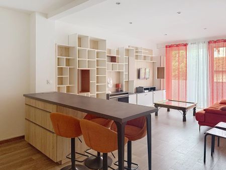 Location Appartement 3 pièces 66m² NICE 06100 - Photo 2