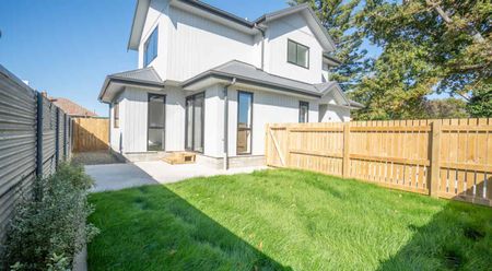 Easy Living on Tremaine! - Photo 4