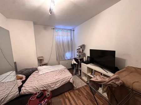 Sonnige Terrassenwohnung mit Grün sucht Nachmieter ! - Photo 2