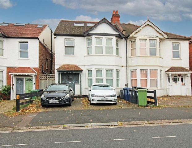 3 bedroom flat to rent - Photo 1