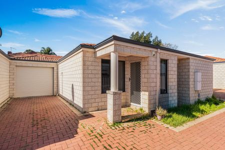 Low-Maintenance 3-Bedroom Villa in Convenient Location - Photo 3