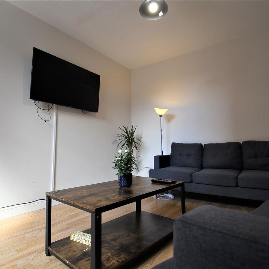 4 bedroom terraced house to rent - Photo 1