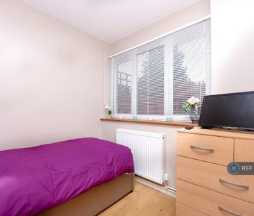 5 bedroom detached house to rent - Photo 3