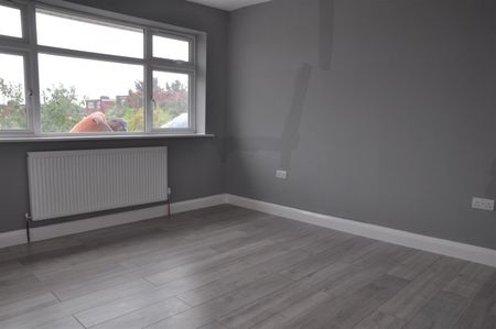 5 bedroom House To Let Total Size: 2200 SQ FT - Photo 3