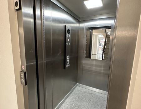 Neue & barrierefreie Eigentumswohnung in der Duisdorfer Fußgängerzone *befristeter Mietvertrag* - Photo 1