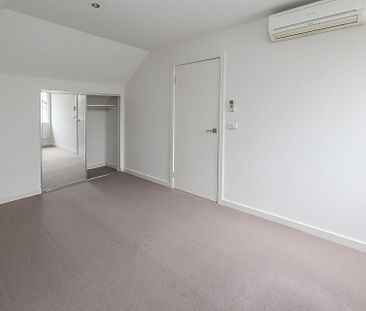 Luxurious Townhouse in Prime Camberwell Location - Photo 6