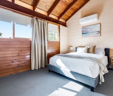 STYLISH DOUBLE STORY FULLY FURNISHED APARTMENT CLOSE TO EVERYTHING!! - Photo 2