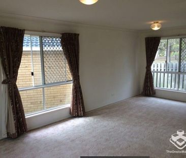 Warm & Low-Maintenance Family Home â 3 Bed | 1 Bath | A/C | Fully... - Photo 2