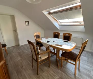 Gemütliche Dachgeschosswohnung mit 4 Zimmern ohne Balkon in Arnsberg - Photo 2