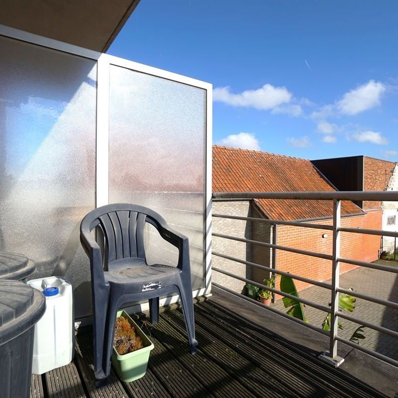 2 slaapkamer-appartement met terras en garage, gelegen in het centrum van Oosteeklo - Photo 1