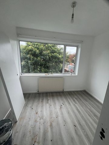 4 Bed End Terrace, Clarence Crescent, SW4 - Photo 4