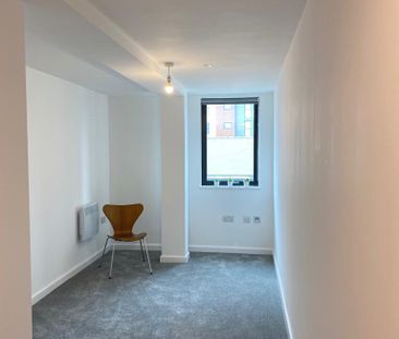 Rent QUBE, West Street, S1 £1,100pcm - Photo 2