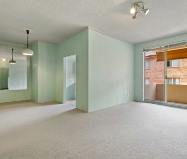 Spacious Double Brick Apartment with Two Balconies & Lock Up Garage - Photo 3