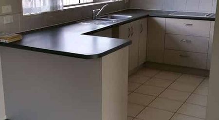 Spacious 3-bedroom home - Photo 4