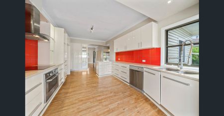 Wonderful Family Home in Fabulous East Toowoomba Location...with a SHED!! - Photo 4