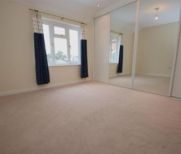 4 bedroom semi-detached house to rent - Photo 3