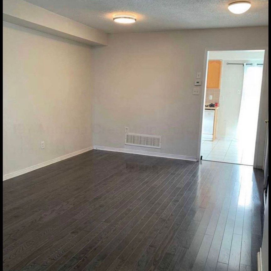 For Lease - 197 Andona Crescent Unit# Main, Toronto, Ontario - Photo 1
