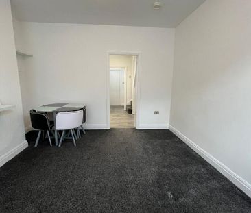 2 bedroom property to rent - Photo 1