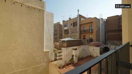 Studio for rent in Sants, bills included - Photo 4