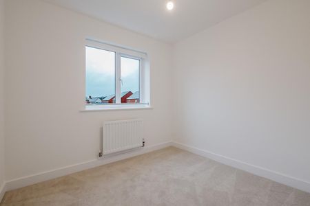 3 bedroom semi-detached house to rent - Photo 2