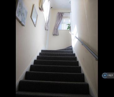 1 bedroom in a house share to rent - Photo 2