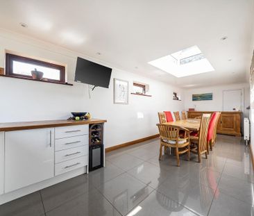 4 bedroom detached house to rent - Photo 4