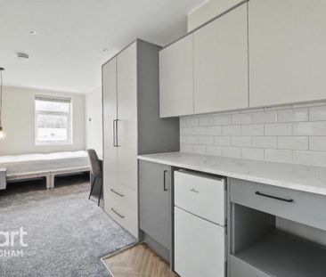 1 bedroom in a house share to rent - Photo 1