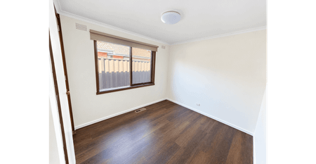 Modern Family Home in the Heart of Epping - Unbeatable Location Near Station - **APPLY FOR THIS PROPERTY NOW** - Photo 2