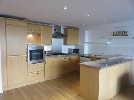 2 bedroom flat to rent - Photo 2