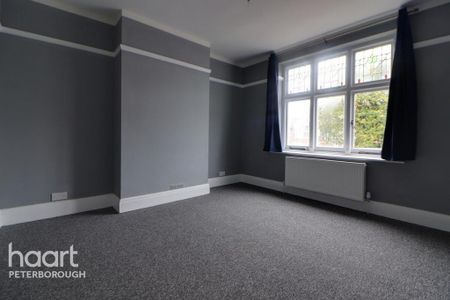 4 bedroom detached house to rent - Photo 5