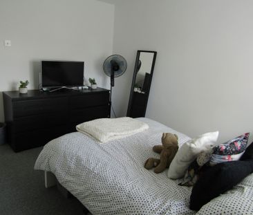 2 bed Terraced - To Let - Photo 2