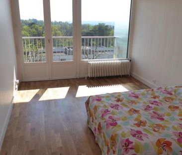 Location Appartement 5 pièces 114m² STE FOY LES LYON 69110 - Photo 4