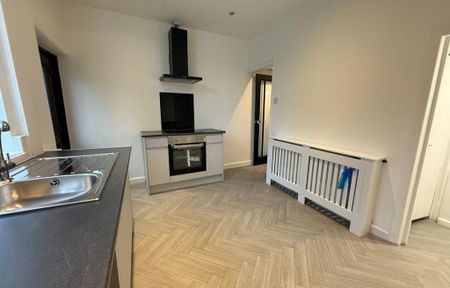 2 bedroom terraced house to rent - Photo 4