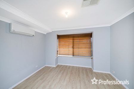 Stunning 4-Bedroom Home in Ellenbrook! - Photo 5