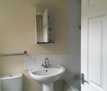 2 Bedroom Terraced House for Rent - Photo 4