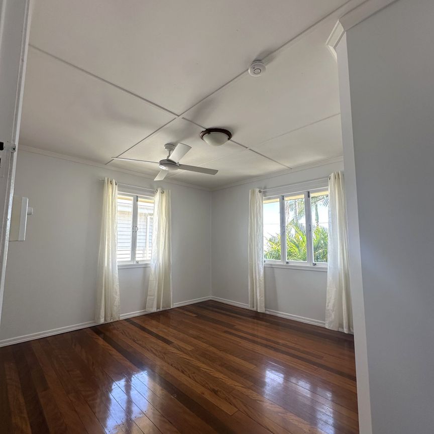Spacious Family Home in the Heart of Wynnum - Photo 1