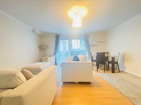 2 bedroom flat to rent - Photo 2