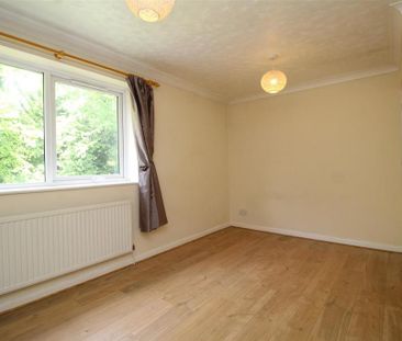 2 bedroom end of terrace house to rent - Photo 3