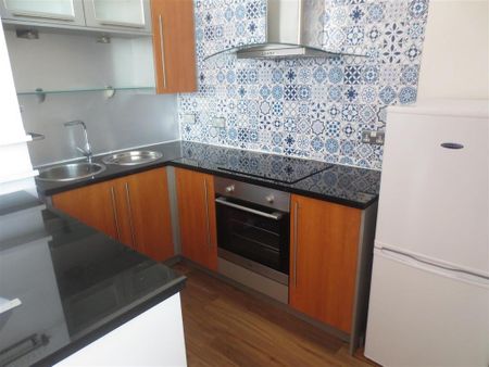 2 bedroom apartment to rent - Photo 4