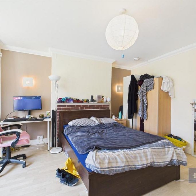 5 bedroom flat to rent - Photo 1