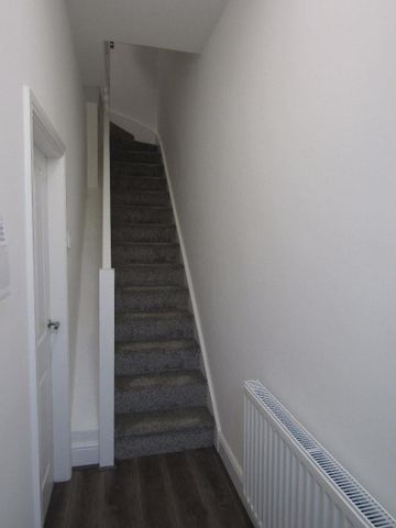 Kensington, Kensington Fields. - Photo 4