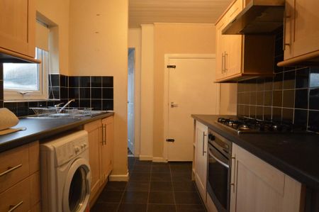 2 bedroom flat to rent - Photo 5