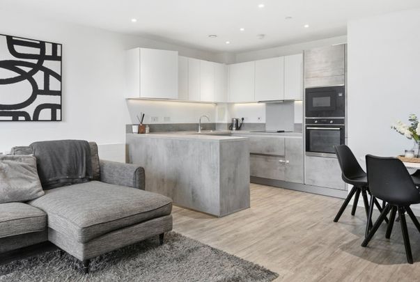 2 Bed Flat, Ensign House, IG11 - Photo 1