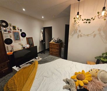 6 Bed - 24 Ashville Grove, Hyde Park, Leeds - LS6 1LY - Student - Photo 2