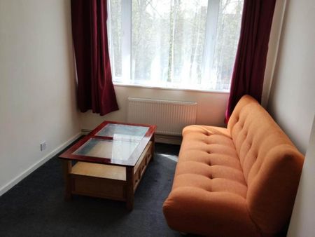 1 bedroom in a flat share to rent - Photo 5