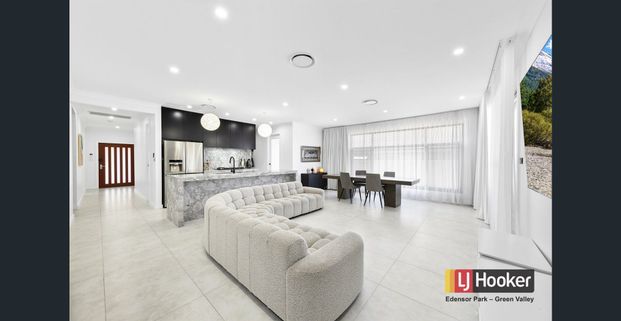 Modern 4 Bedroom home with a Swimming Pool - Rent Includes Pool Maintenance - Photo 1